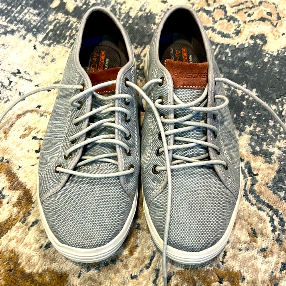 Canvas mens sketcher sneakers size 10